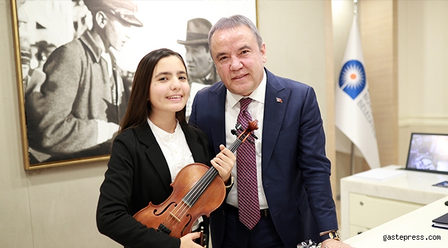 Kemanın yıldızı Elif Eroğlu Amerika’da üçüncülük kazandı!