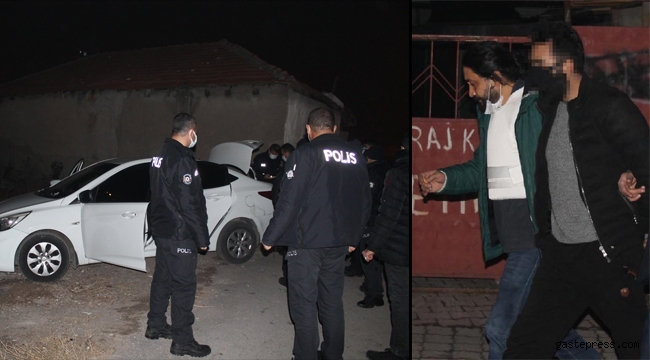 Otomobil gasbedip, 'dur' ihtarına uymadı; saklandığı evde yakalandı!