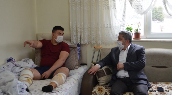 Sokak köpeklerinin saldırısına uğrayan milli halterci ve komşusu yaralandı