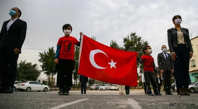 81 ildeki tüm okullarda İstiklal Marşı okundu! 