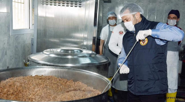 Adana Yüreğir Belediyesi 2 bin 511 aileye sıcak yemek dağıtıyor