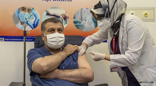 Bakan Koca: 'Yarından itibaren sağlık çalışanları aşılanmaya başlayacak'