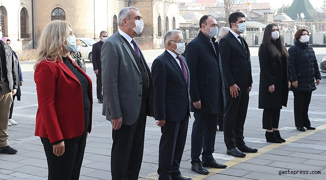Başkan Büyükkılıç, Kayseri Lisesi'nde Bayrak Törenine Katıldı!