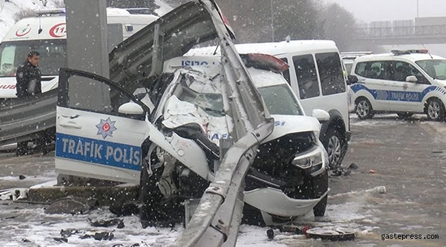 Beşiktaş'ta sivil polis aracı, trafik polisi aracına arkadan çarptı!