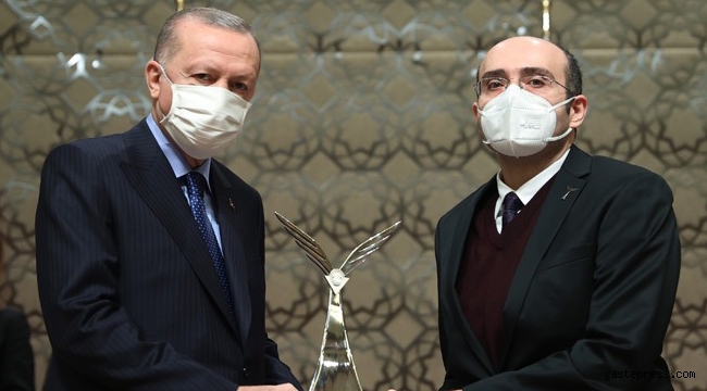 ERÜ Öğretim Üyeleri TÜBİTAK ve TÜBA Bilim Ödüllerini Aldı!