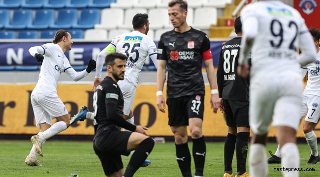 Kasımpaşa, Sivasspor'u 11 dakikada yıktı!
