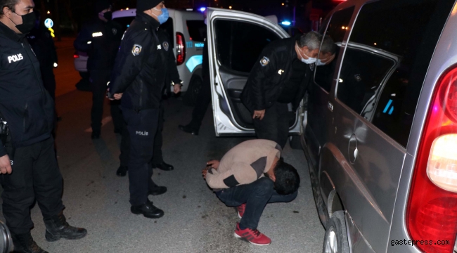 Kayseri&#039;de kısıtlamayı ihlal eden 2 kişiye 6 bin 300 TL ceza!