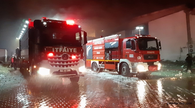 Kayseri'de masa ve sandalye üretimi yapılan fabrikada yangın çıktı!
