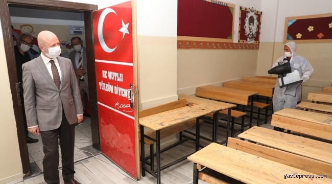 Kayseri Kocasinan Belediyesi okullarda temizlik ve dezenfekte çalışması yaptı!