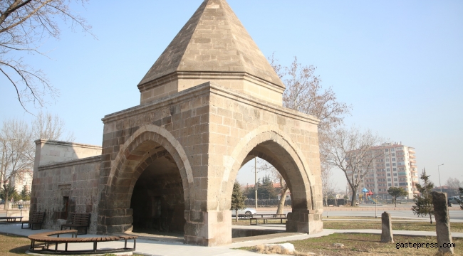 Kayseri Melikgazi'de Dörtayak türbesi restore edildi
