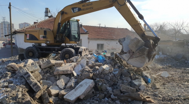 Kayseri Melikgazi'de Metruk Bina Yıkımları Devam Ediyor!
