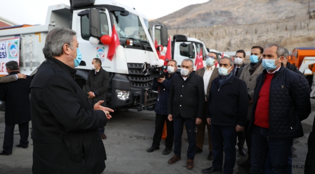 Kayseri Melikgazi'de Yeni Hizmet Araçları Meclis Üyelerine Tanıtıldı!