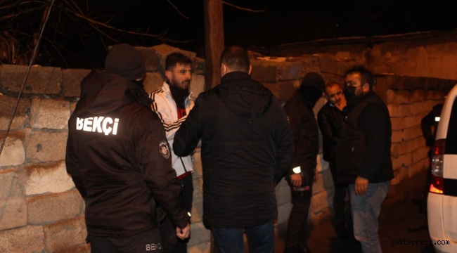 Polisin 'dur' ihtarına uymayan 2 şüpheli kovalamaca sonucu yakalandı