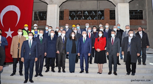 Son Başbakan Yıldırım, ÇÜ 57. Alay Şehitleri Camii İnşaatında İncelemelerde Bulundu!