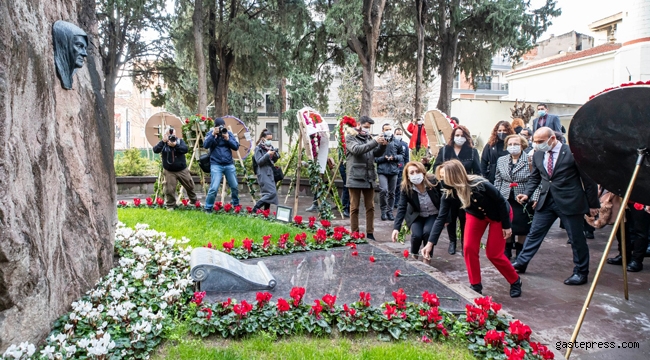 Zübeyde Hanım ölüm yıldönümünde İzmir'de anıldı!