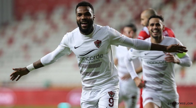 Aaron Boupendza Rus ekibi Krasnador'a transfer oldu!
