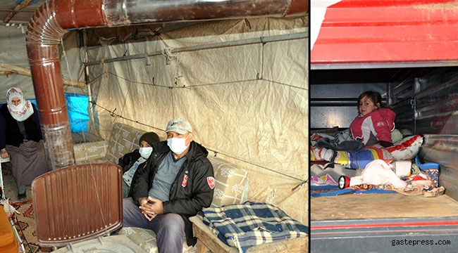 Depremden korkan vatandaşlar traktör römorkunda ve çadırda yaşıyor!