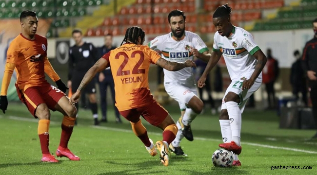 Galatasaray, Alanyaspor'dan Hakeme rağmen 3 puanla dönüyor!