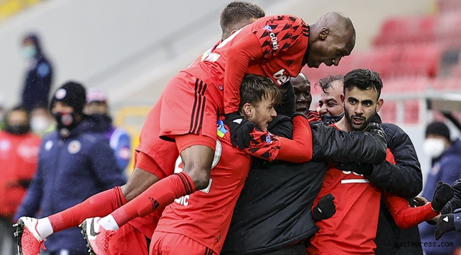 Gençlerbirliği'ni farklı geçen Beşiktaş zirve ortaklığını sürdürdü!