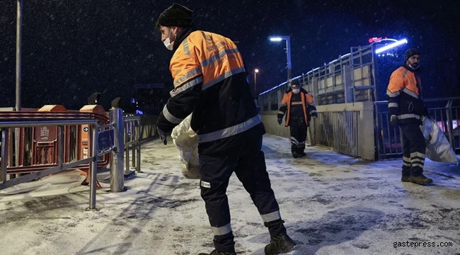İstanbul'da 4 gün boyunca sürecek kar yağışı kendisini böyle gösterdi!