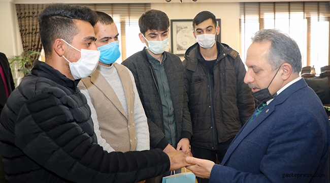 Kayseri Talas Belediye Başkanı Mustafa Yalçın; “Ellerinizin Karasıyla Gurur Duyun''