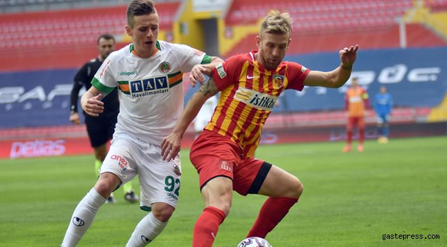 Kayserispor 10 kişi kaldığı maçta Alanyaspor ile berabere kaldı!