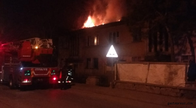 Metruk evde çıkan yangın korkuttu!