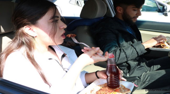 Tedbirler sonrası araçta yemek yeme dönemi başladı!