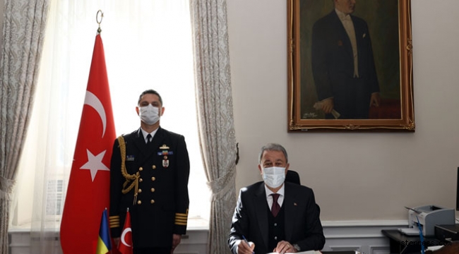 Bakan Akar, Romanya'da Bükreş Büyükelçiliği'ni ziyaret etti!