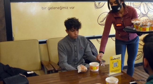 Çanakkale Zaferi’nin yıl dönümünde ekmek ve hoşaf dağıtıldı!