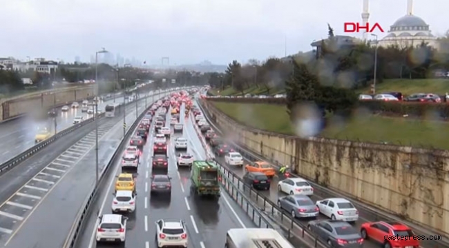 İstanbul'da trafik yoğunluğu yüzde 74'e ulaştı!