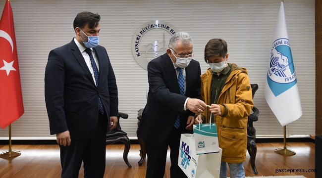 Kayseri'de Memduh Başkan, Roman Gençleri Ağırladı!