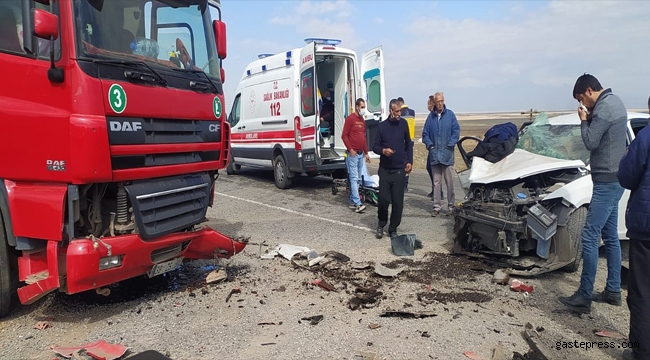Kayseri'de TIR ile otomobil çarpıştı!