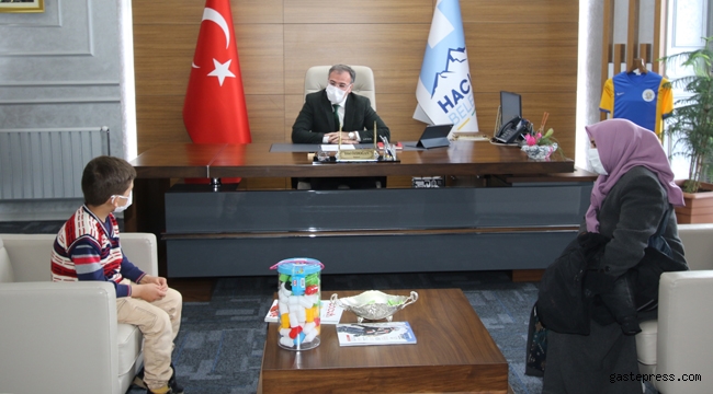 Kayseri Hacılar'da İlkokul İkinci Sınıf Öğrencisi Bilal Akar, Başkan Özdoğan'ı Ziyaret Etti!