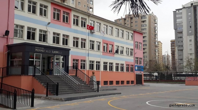 Mehmet Alçı İlkokulu Yönetimine Pandemi Döneminde Velilerden Tam Not!