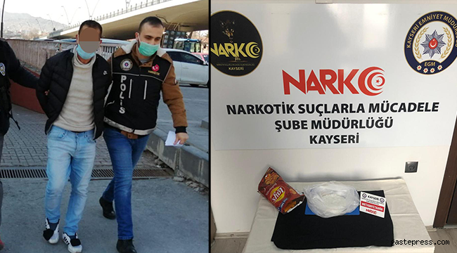 Otobüsteki yolcunun cips paketinden uyuşturucu çıktı!