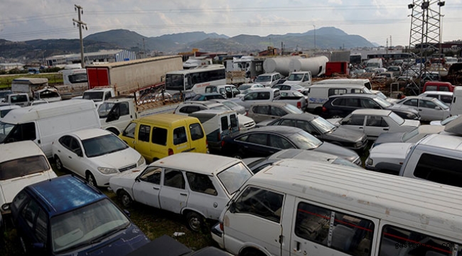 Yediemin otoparklarında çürümeye terk edildi!