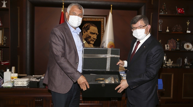 Ahmet Davutoğlu’ndan, Adana'da Başkan Zeydan Karalar’a nezaket ziyaret!