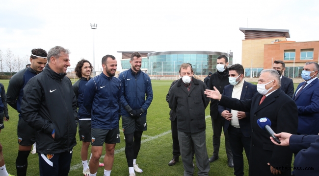 Başkan Büyükkılıç Kayserispor'da!
