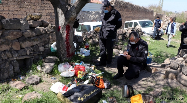 Çaldıkları kabloları yakarken polisi görünce kaçtılar