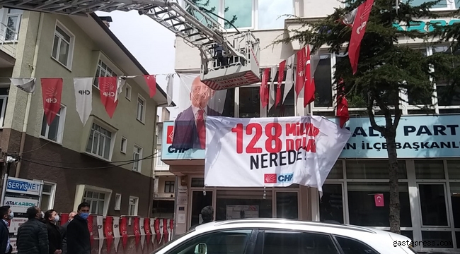 CHP Kayseri İl Başkanlığı'ndaki '128 Milyar Dolar Nerede?' Pankartlarına Müdahale!