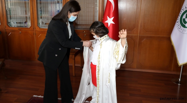 Çukurova Üniversitesi Prof. Dr. Meryem Tuncel, 23 Nisan’da Koltuğunu Çocuklara devretti!