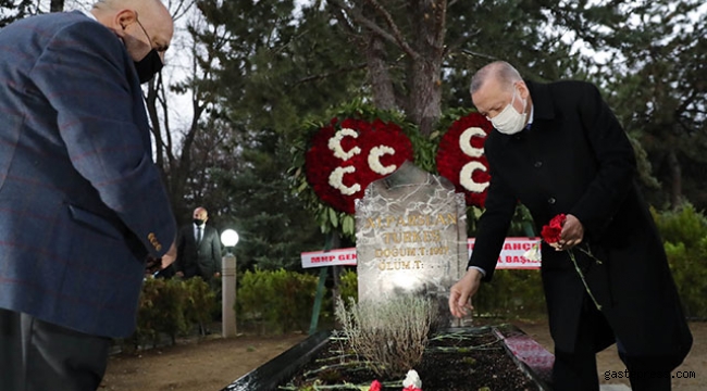 Cumhurbaşkanı Erdoğan, Türkeş'in mezarını ziyaret etti!