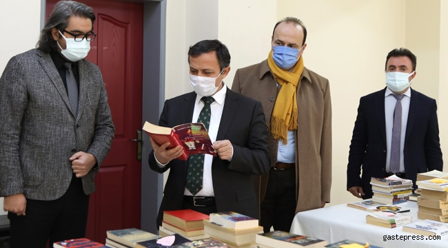 ERÜ Rektörü Prof. Dr. Mustafa Çalış, Kitap Bağışında bulundu!
