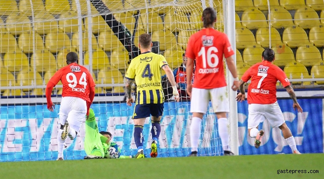 Gaziantep FK'nın iptal edilen golü doğru mu, top çizgiyi geçti mi?
