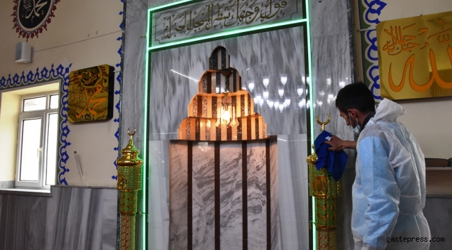 Kayseri Kocasinan Belediyesi Cami Temizleme Ekibi 246 Camiyi Gül Suyuyla Yıkadı!
