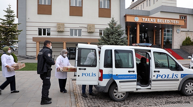 Kayseri Talas Belediyesi'nden Görev Başındaki Polislere İftar Yemeği!