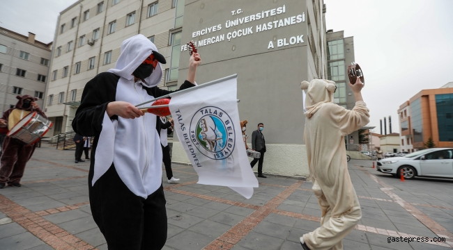 Kayseri Talas Belediyesi'nin Maskot Bando Takımı Pandemide Çocuklara Moral Oldu!
