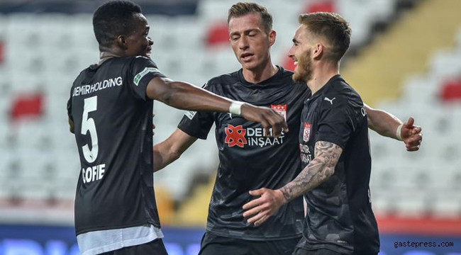 Sivasspor deplasmanda Antalyaspor'u 4 golle geçti!