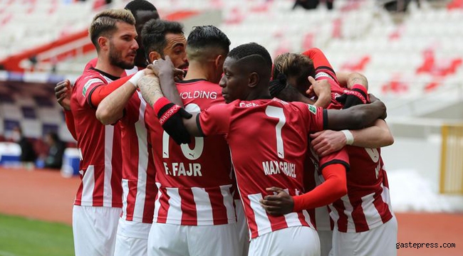 Sivasspor sahasında Konyaspor'u 3 golle geçti!